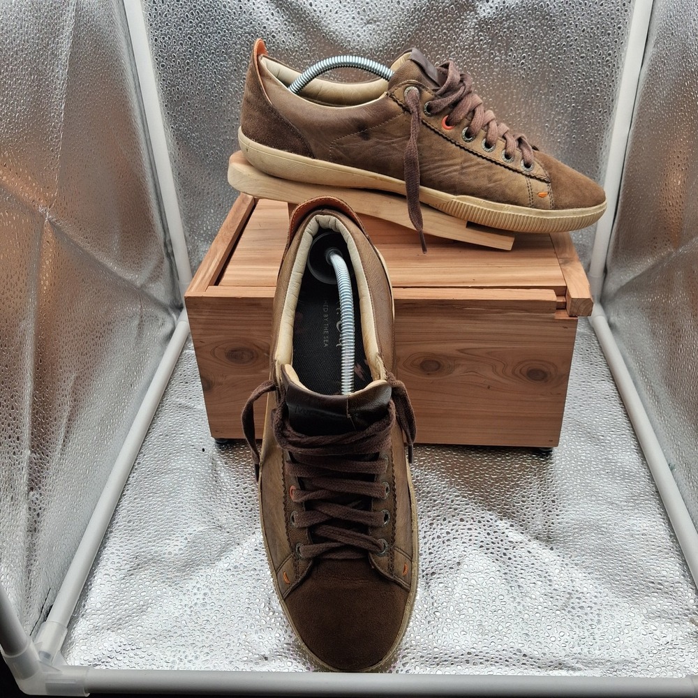 Lady suede brown sneaker. Mr. Cat.low-top sneakers with flat laces. Size:7.5